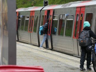 Die Teilsperrung der Linie 1 führt dazu, dsass Fahrgäste umsteigen müssen.