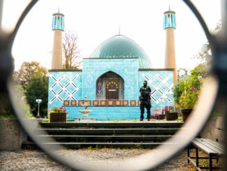 Mit der Blauen Moschee sind in Hamburg 30 Objekte von den Polizeimaßnahmen nach dem IZH-Verbot betroffen.