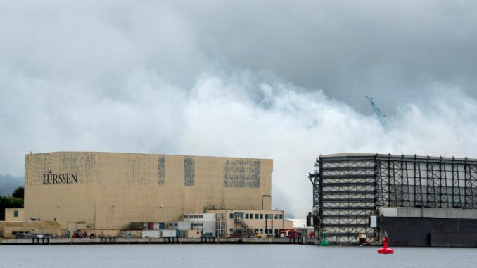 Auf der Werft in Schacht-Audorf läuft erneut ein Feuerwehreinsatz. (Archivbild)