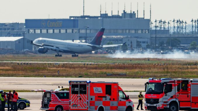 Die Aktion von Klimakativisten auf dem Frankfurter Flughafen hat auch Auswirkungen auf den Flugbetrieb in Hamburg. 