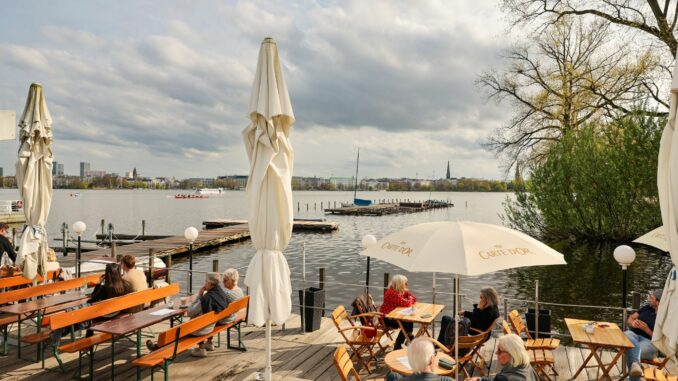 Ein klarer Tag erwartet Hamburg und Schleswig-Holstein. (Archivbild)