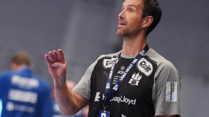 Trainer Torsten Jansen bereitet Hamburgs Handballer auf die neue Saison vor.