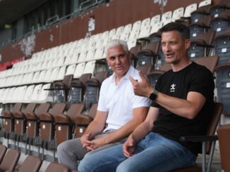 FC St. Paulis Sportchef Andreas Bornemann überzeugte Trainer Alexander Blessin  von einem Wechsel.