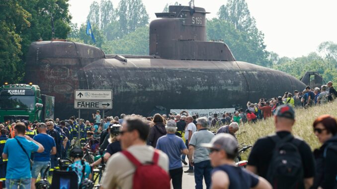 Auf 30 Achsen über Land: das ehemalige Marine-U-Boot U17. (Archivfoto)