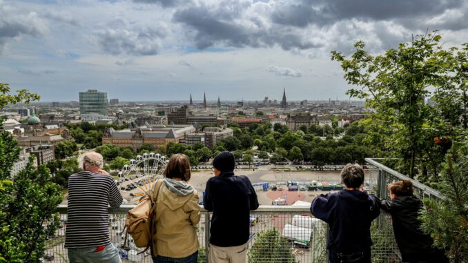 Die Zahl der Touristen, die in Hamburg übernachten, wächst stetig.