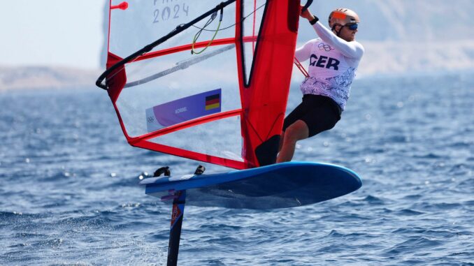 Windsurfer Sebastian Kördel erlebte einen rabenschwarzen Tag bei Olympia.