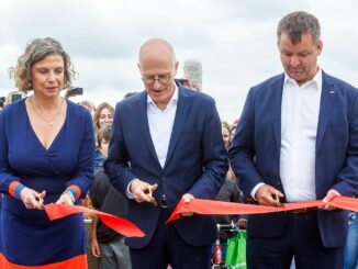 Die neue Park- und Kleingartenanlage auf dem Lärmschutztunnel der Autobahn 7 ist offiziell eröffnet.