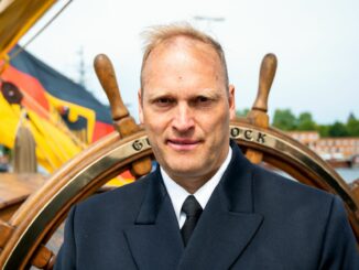 Kielmansegg gibt das Kommando über die "Gorch Fock" ab (Archivbild)