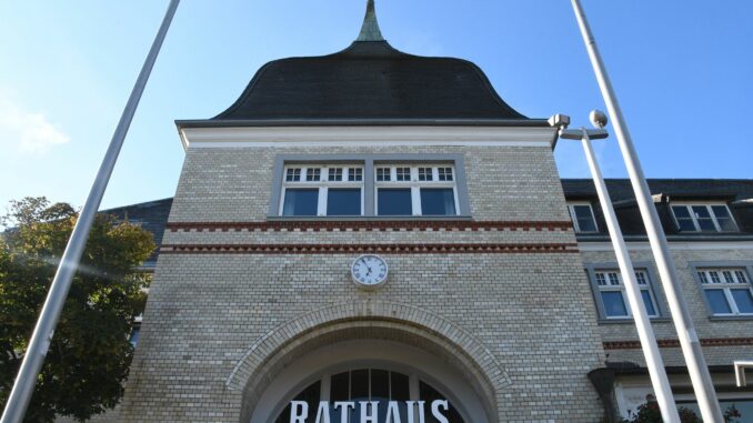 Eine Gruppe von Punkern hat das Rathaus in Westerland betreten. (Archivbild)