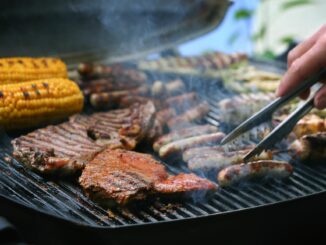 An den Stränden und in öffentlichen Grünanlagen in Travemünde darf ab sofort nicht mehr gegrillt werden. (Symbolbild)