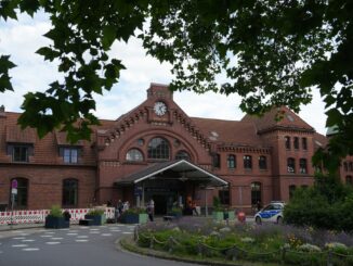 Im Harburger Bahnhof hat ein stark Betrunkener, der mit Haftbefehl gesucht wurde, laut herumgeschrien. (Archivfoto)