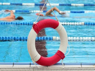 Zwei Jungen werden am Wochenende in Hamburger Schwimmbädern vor dem Ertrinken gerettet. Einer muss sogar reanimiert werden.