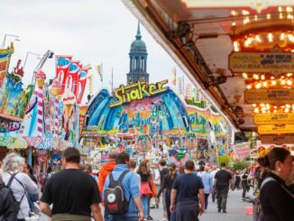 Von Süßwaren bis Nervenkitzel ist alles vorhanden beim Hamburger Sommerdom