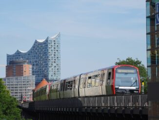 Der Tarifkonflikt bei der Hamburger Hochbahn ist beendet. Die Beschäftigten erhalten mindestens 120 Euro pro Monat mehr. (Archivbild)