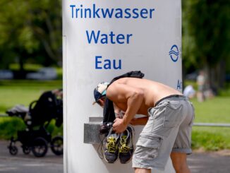 Bei Hitze sind Trinkwasserbrunnen sehr gefragt. (Archivbild)