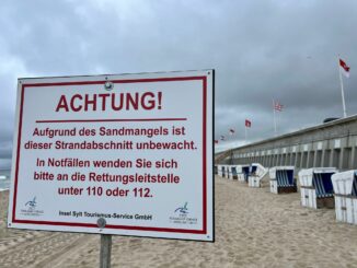 Ein Teil des Strandes in Westerland ist wegen Sandmangels im Moment nicht bewacht.