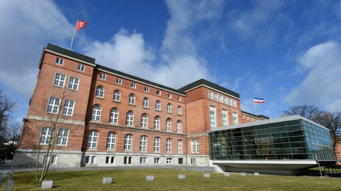 Der Landtag setzt sich für Erste-Hilfe-Kurse an Schulen ein. (Archivbild)