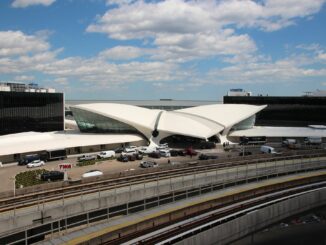 Werke von zwei deutschen Künstlerinnen sind künftig dauerhaft am New Yorker Flughafen JFK zu sehen sein. D