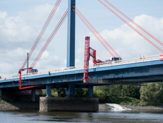 Bauprüfer kontrollieren die Norderelbbrücke. (Archivfoto)