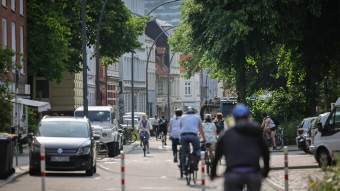 Rad- und Autoverkehr in Hamburg haben leicht abgenommen. (Symbolbild)