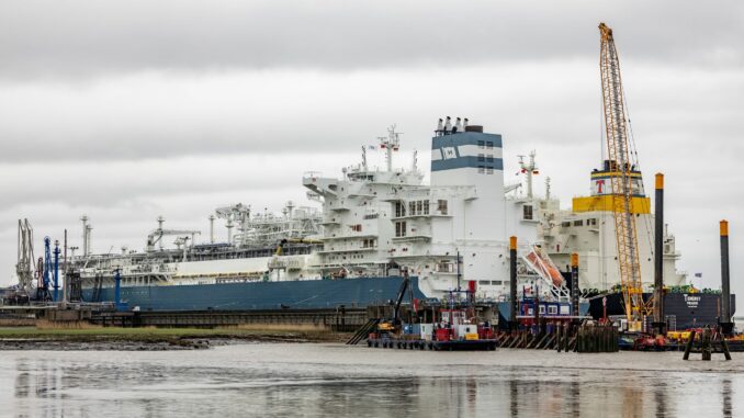 Beim Import von Flüssigerdgas nach Deutschland stehen mehrere Terminals im Wettbewerb.