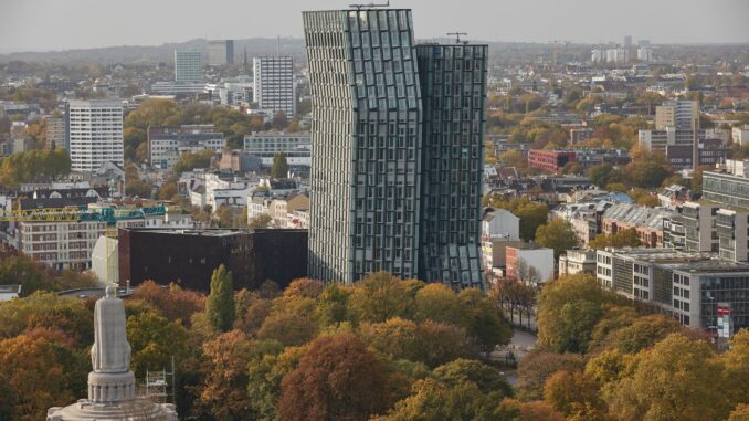 Zum Jahreswechsel 2026/2027 sollen die Wirtschafts- und die Verkehrsbehörde in die Tanzenden Türme an der Hamburger Reeperbahn ziehen. (Archivbild)