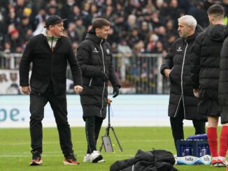 Präsident Oke Göttlich vom Fußball-Bundesligisten FC St. Pauli sieht beim Premier-League-Trainer Fabian Hürzeler trotz des Anfangserfolgs noch eine wichtige Lektion ausstehend.