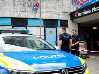 Bei einer Auseinandersetzung in einem Pizzaservice wurden sechs Menschen verletzt.