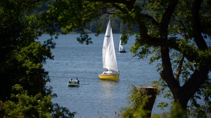 Ein Segler wird auf dem Ratzeburger See vermisst. (Archivbild)