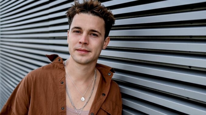 DJ Felix Jaehn hat erstmal alle Shows abgesagt, weil er mehr Pause und Zeit zum Heilen braucht.