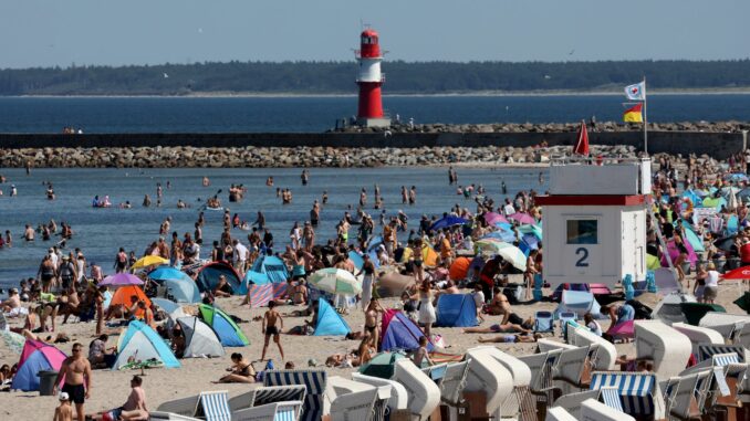 Forscher des Leibniz-Instituts für Ostseeforschung Warnemünde (IOW) untersuchen die Folgen der verstärkt auftretenden marinen Hitzewellen für die Ostsee.