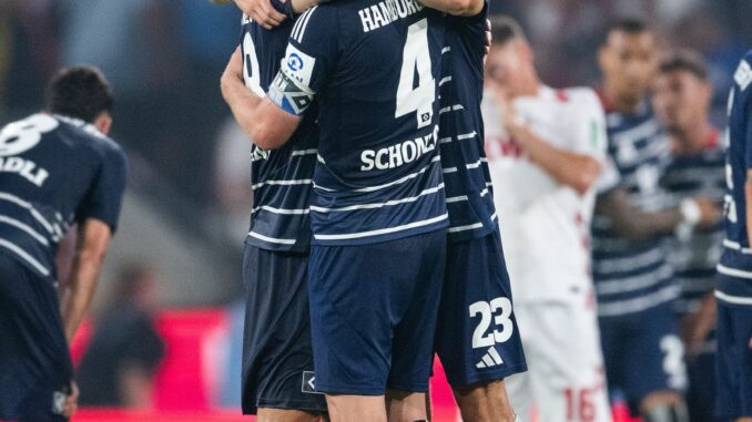 Soll beim HSV bleiben: Mittelfeldspieler Jonas Meffert (r).