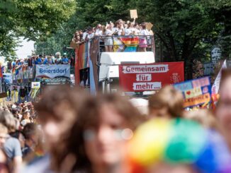 Hundertausende sind beim Christopher Street Day auf der Straße.