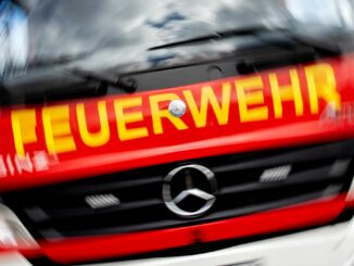 Großer Einsatz für die Feuerwehr in Wesselburen - gleich zwei Häuser brannten.