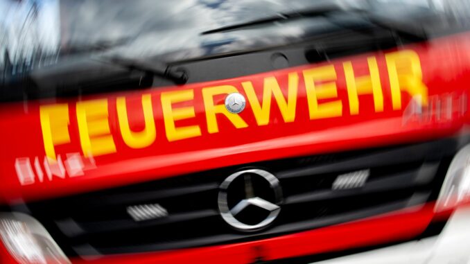 Großer Einsatz für die Feuerwehr in Wesselburen - gleich zwei Häuser brannten.