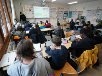 Hamburg hat seine maximale Lehrer-Ausbildungskapazität mit 1.350 Referendarinnen und Referendaren erstmals erreicht. Schulsenatorin Bekeris begrüßte im Rathaus 429 neue Nachwuchslehrkräfte. (Symbolbild)