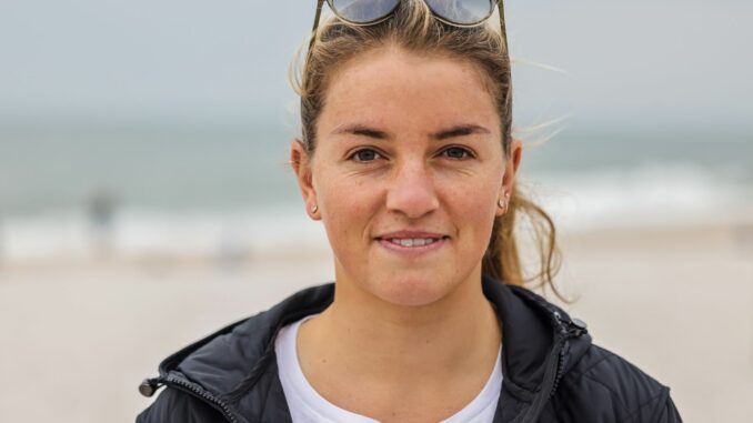 Lina Erpenstein reist als Weltranglisten-Erste zum Surf-Weltcup nach Sylt.  