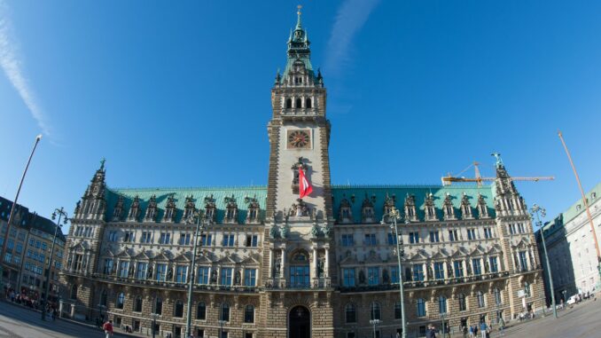 Die Stadt Hamburg gibt rund 7,5 Milliarden Euro für ihr Personal aus. Archivbild