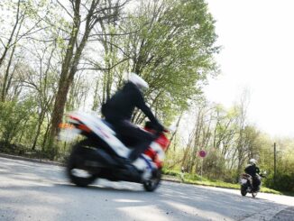 Ein Motorradfahrer wurde lebensgefährlich verletzt