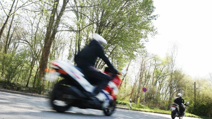 Ein Motorradfahrer wurde lebensgefährlich verletzt