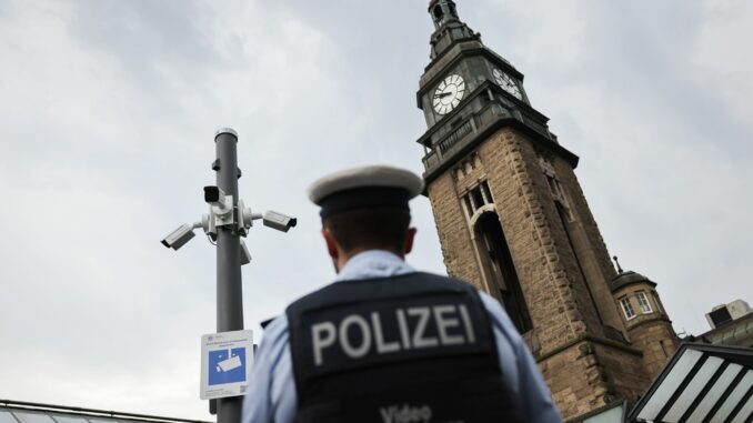 Mit neuer Videoüberwachung soll die Sicherheit rund um den Hamburger Hauptbahnhof erhöht werden.