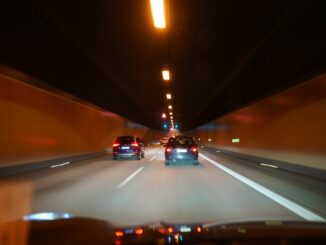 Ein 37-Jähriger rast mit 193 km/h durch den Hamburger Elbtunnel. (Symbolbild)