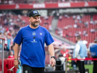 HSV-Trainer Steffen Baumgart ist zufrieden mit seinem Kader.