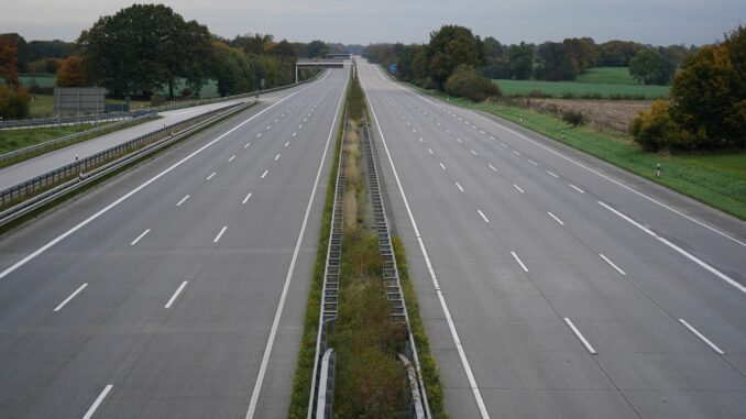 Die A1 wird zwischen dem Kreuz Bargteheide und der Anschlussstelle Bad Oldesloe am Mittwoch für vier Stunden voll gesperrt.