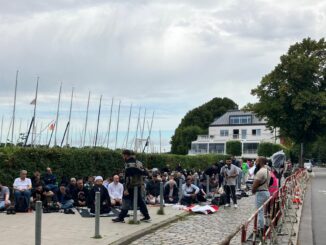 Die schiitischen Gläubigen protestieren gegen die Schließung der Blauen Moschee