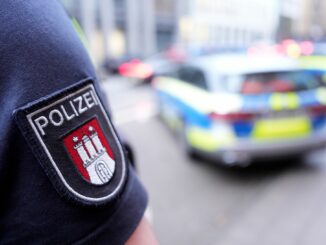 Ein laut brüllender Mann hatte in Hamburg-Ottensen einen Polizeieinsatz ausgelöst. (Illustration)