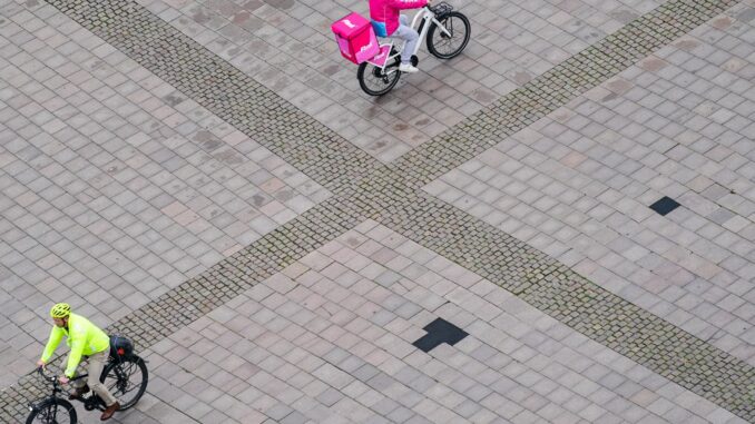 So schlecht wie viele denken ist das Wetter für Radfahrer in Hamburg gar nicht -sagt eine Studie der Uni Hamburg. (Illustration)