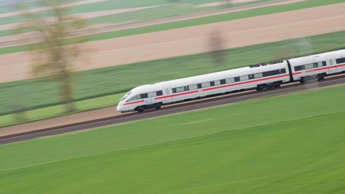 Die Bahn hat Details zur Sanierung der Strecke Hannover-Hamburg vorgestellt. (Archivbild)