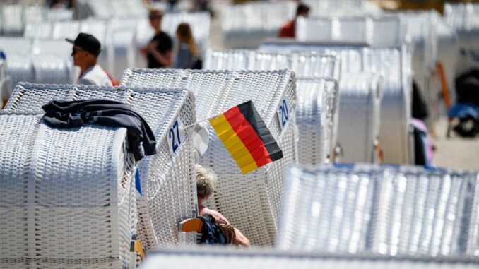 An zahlreichen Stränden an Nord- und Ostsee muss eine Kurtaxe gezahlt werden. (Illustration)