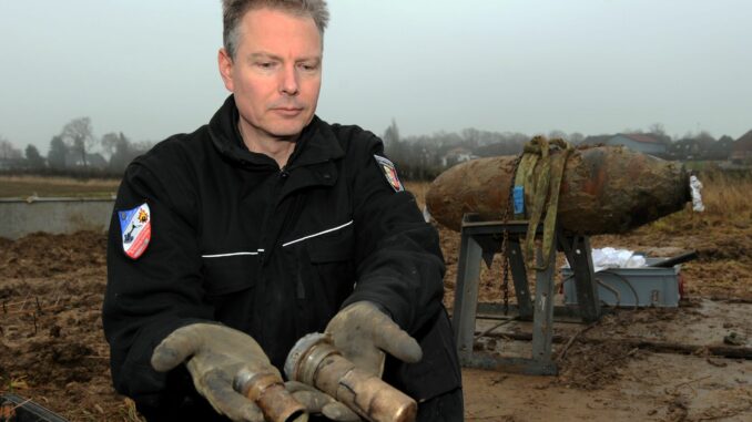 Jährlich werden laut Oliver Kinast in Schleswig-Holstein etwa 20 Fliegerbomben entschärft. (Archivbild)